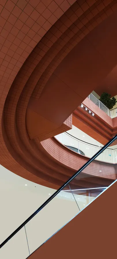 Interior arquitectónico de escaleras ·sede de divulgación científica Capitaliza