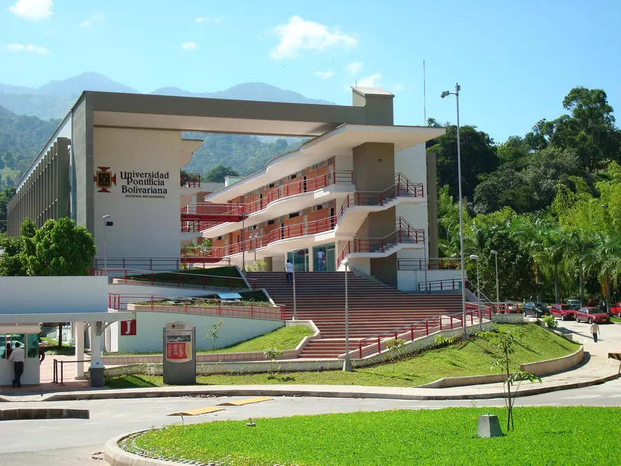 Universidad Pontificia Bolivariana – UPB (Colombia) ·universidad aliada de Capitaliza